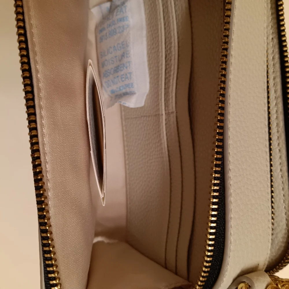 MARC JACOBS Leather Crossbody Bag In Oatmilk - Picture 11 of 13